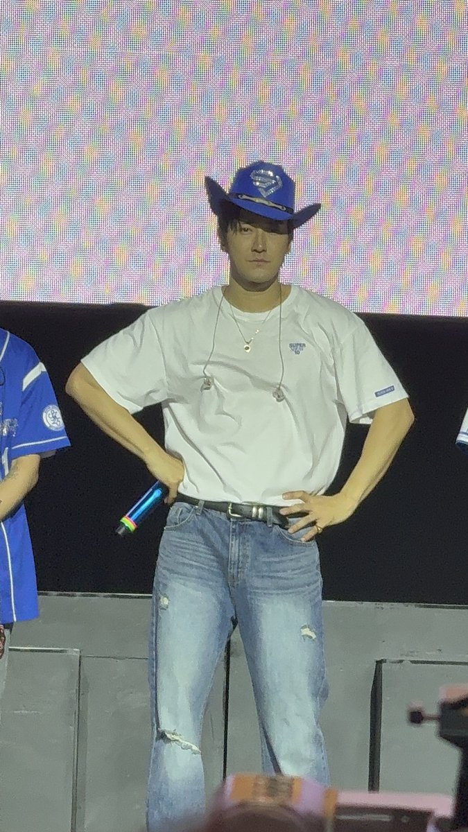 Te amamos y te apoyamos💙, que nadie apague tu sonrisa y esa personalidad tan única que tienes. 

#Siwon #시원 #최시원
#LatinAmericaSupportsSIWON