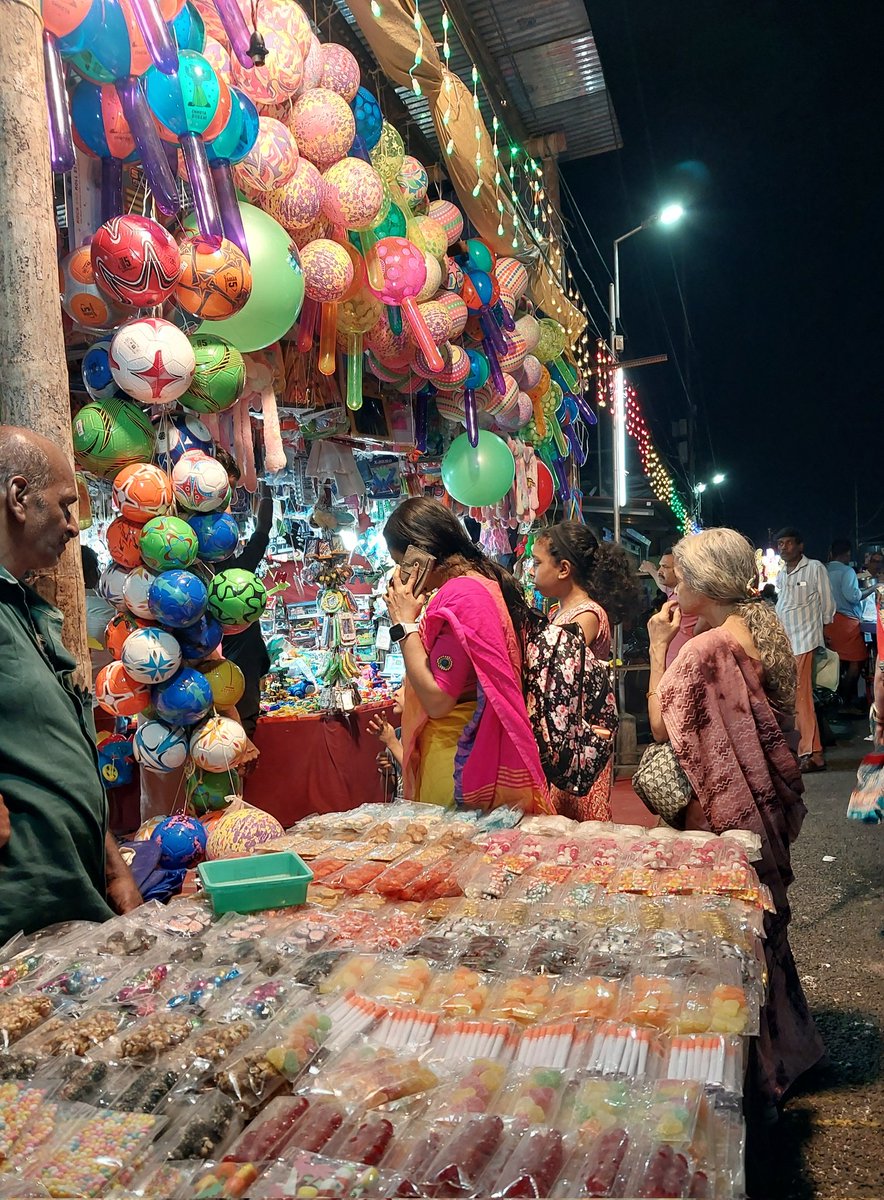 😌ഏവർകും കൽപ്പാതി രഥോത്സവത്തിന് സ്വാഗതം 😍 ഇനി പാലക്കാട്ടുകാർക്ക് തിരക്കേറിയ ദിനങ്ങൾ 🥰 എനിക്കും 🤭🤭... അപ്പോ 14,15,16 മറക്കണ്ട 🫢 ഞാനും കാണും ആ തിരക്കിൽ 😍 3days ആയിട്ട് continuous purchasing ആണ്‌ ഞാൻ 😂😂