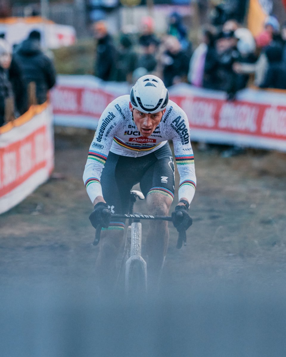 RideShimano's tweet image. Time for some predictions! How many races will MVDP win this cyclocross season? 🏅

#ShimanoRoad #RideShimano #DURAACE #Di2