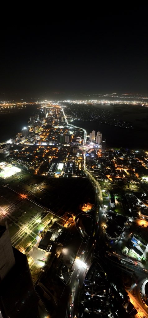 muzamil_toori's tweet image. Nights of Karachi #Karachi #SeaView #Clifton #mhtoori