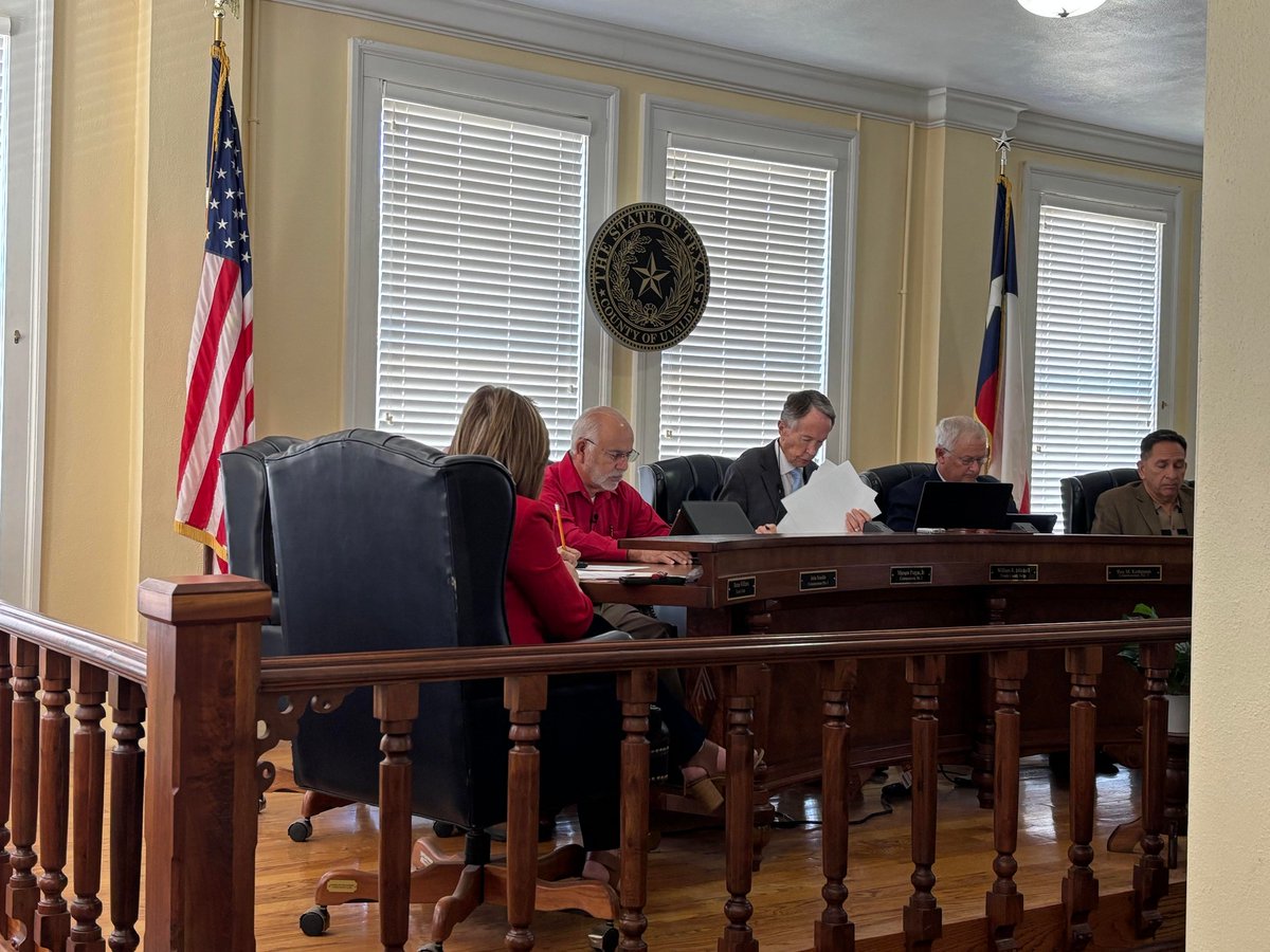 bit.ly/49KQLhx
U.C. Commissioner’s Court buys brand-new truck for 38th District Attorney’s Office
#uvaldecounty #38thDistrictAttorney #Uvalde
#UvaldeCountyCommissionersCourt