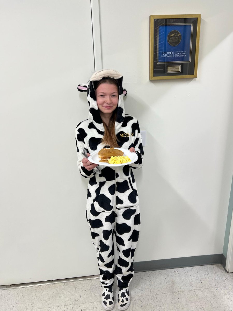 LifeatTCA's tweet image. 🎃 Here’s to one last spooky October moment! 
The Cleaning Authority - Spokane crushed Halloween with amazing costumes and unbeatable team spirit. 👻

Now November is here, and we’re ready to see even more unforgettable #LifeAtTCA moments!
#TeamSpirit #SpookySeason