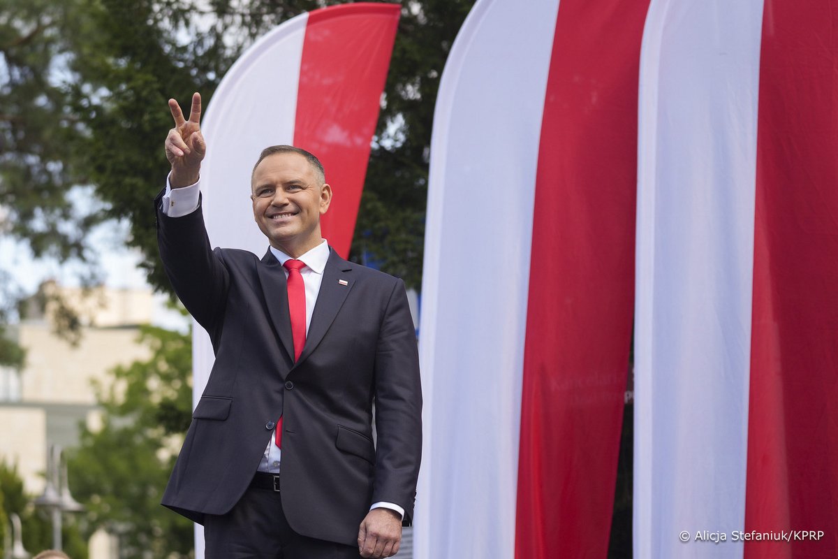 PolakzPol's tweet photo. Jeśli uważasz, że Prezydent Nawrocki jest świetnym Prezydentem, zostaw serduszko ❤️ https://t.co/YKs4SaeyZU