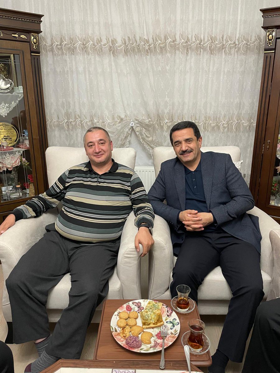 AK Partimizin emektarlarından, kıymetli kardeşim Eyüp Teşdoğ’u ziyaret ettik. 

Nazik ev sahipliği ve hoş sohbetlerinden dolayı kendisine teşekkür ediyorum.