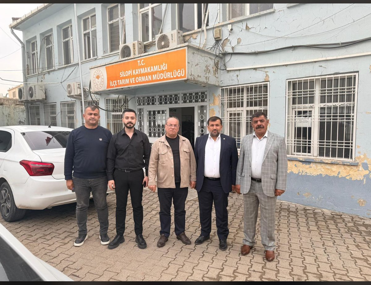Silopi İlçe Tarım Müdürü Sayın Ramazan Demircan’ı, Silopi Ziraat Odası Başkanı Sayın Mesut Haşimoğlu ve Arda Gümrükleme Yönetim Kurulu Başkanı Sayın Sait Şeren ile birlikte ziyaret ettik. Misafirperverliği ve ilgilerinden dolayı Müdürümüze teşekkür ederiz.