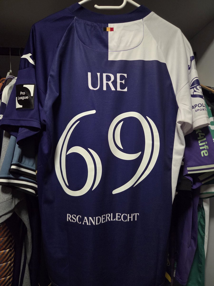 PeterBrebels's tweet photo. @Fred_2026 @FootballManager Want buy his matchworn shirt from his time at Rsc Anderlecht? 😅😂 https://t.co/ay86mM7ECo