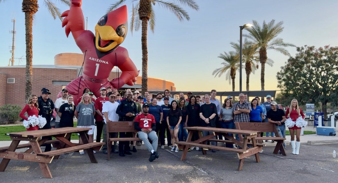 🇺🇸 Honored to join the <a href="/AZCardinals/">Arizona Cardinals</a> , Phoenix ToolBank, <a href="/pattillmanfnd/">Pat Tillman Fnd</a> , and T.A.P.S. for a Salute to Service community build at the <a href="/TempePolice/">Tempe Police Department</a> Department’s Hardy Substation. Together we built benches for nonprofits, a small way to serve those who’ve served us. #VeteransDay