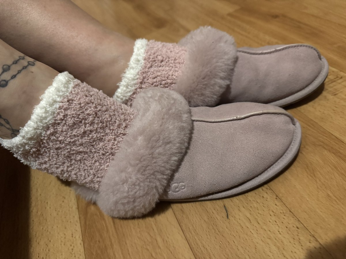 MistressssIrina's tweet photo. #feet #socksmell #sockfetish #UggBoot #ugg #mistress https://t.co/CyMFlKDmTH