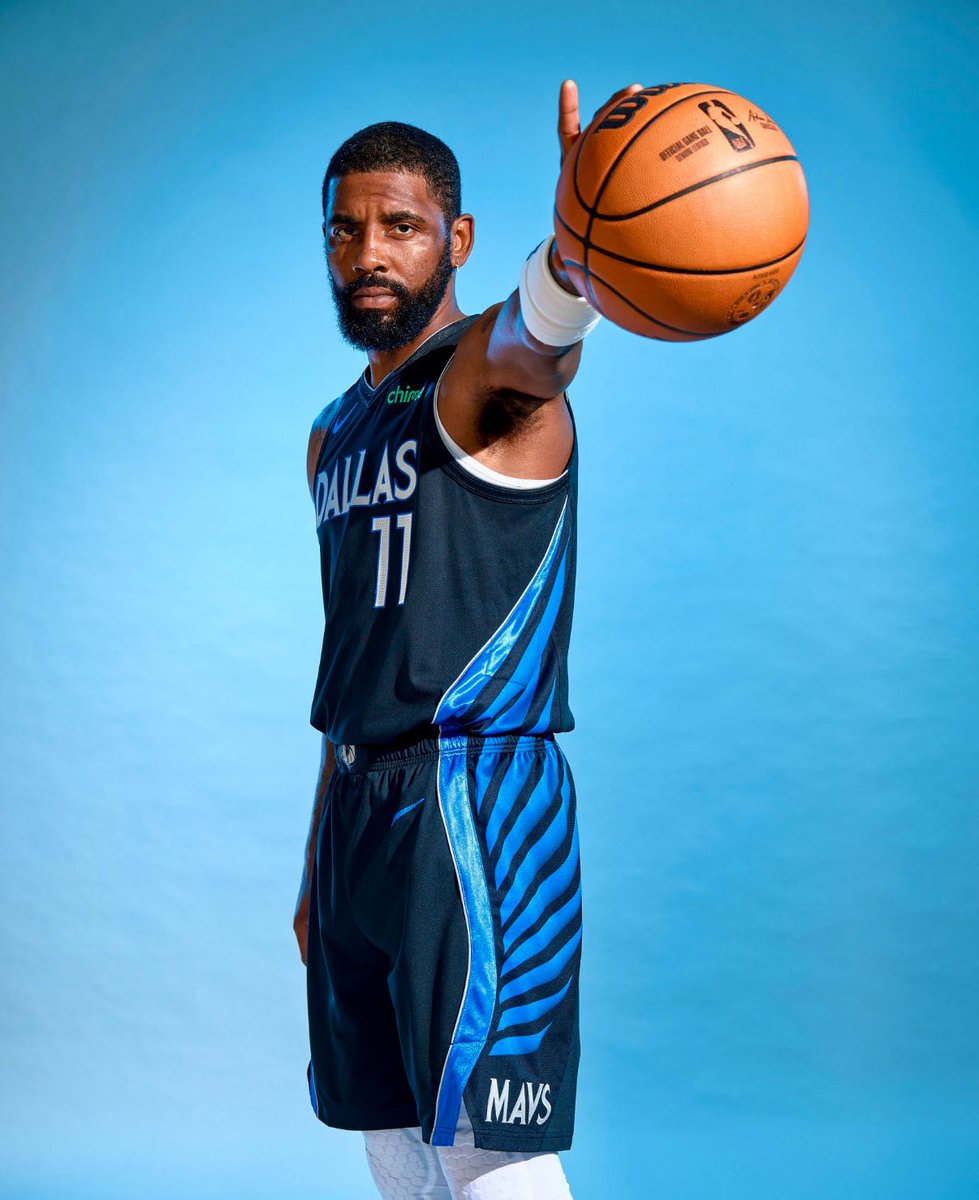 kyriecenterig's tweet image. First look at Kyrie in the new Mavericks City Edition Jerseys 🥶