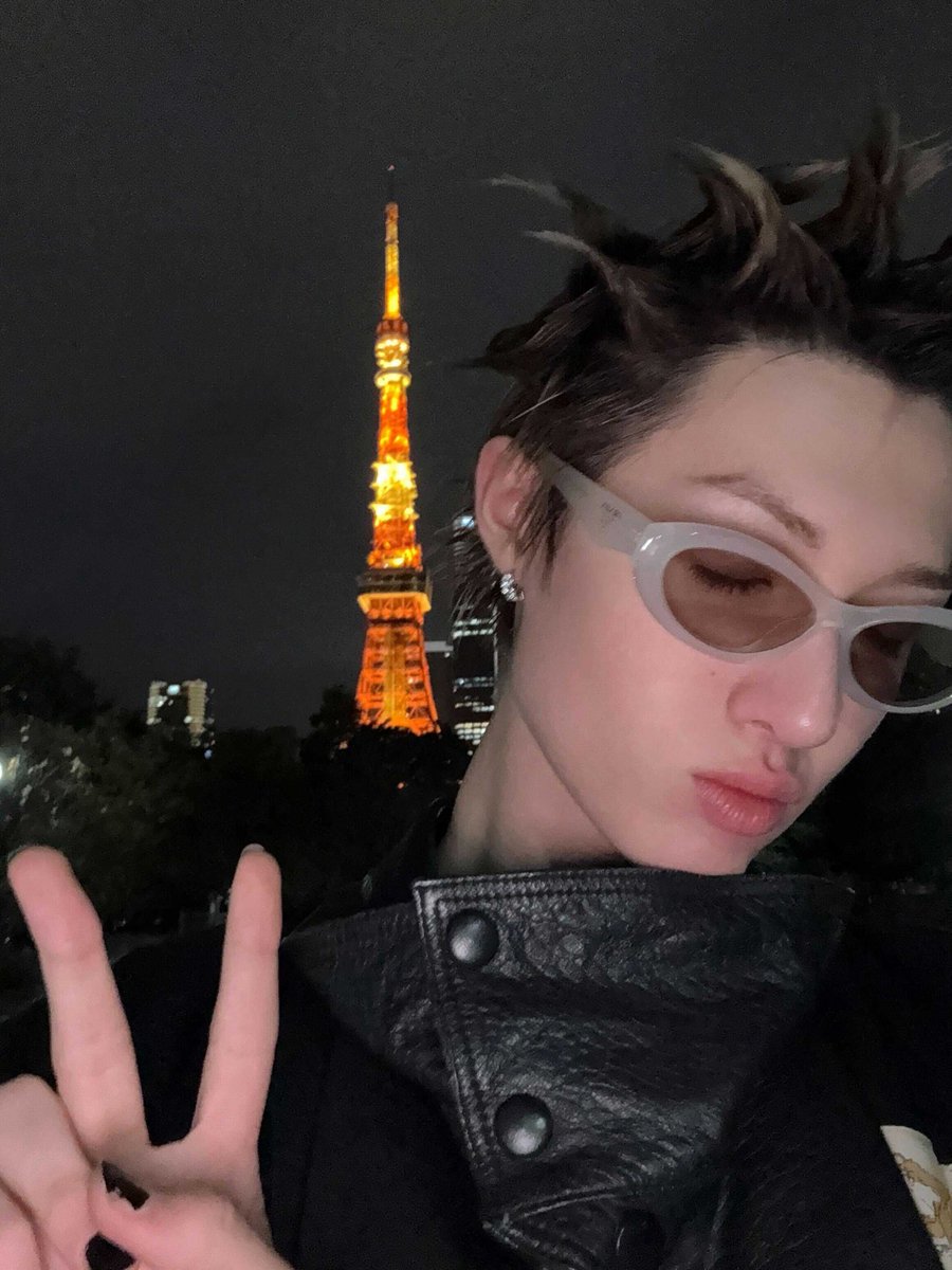 ohwonzz's tweet image. he’s not real actually