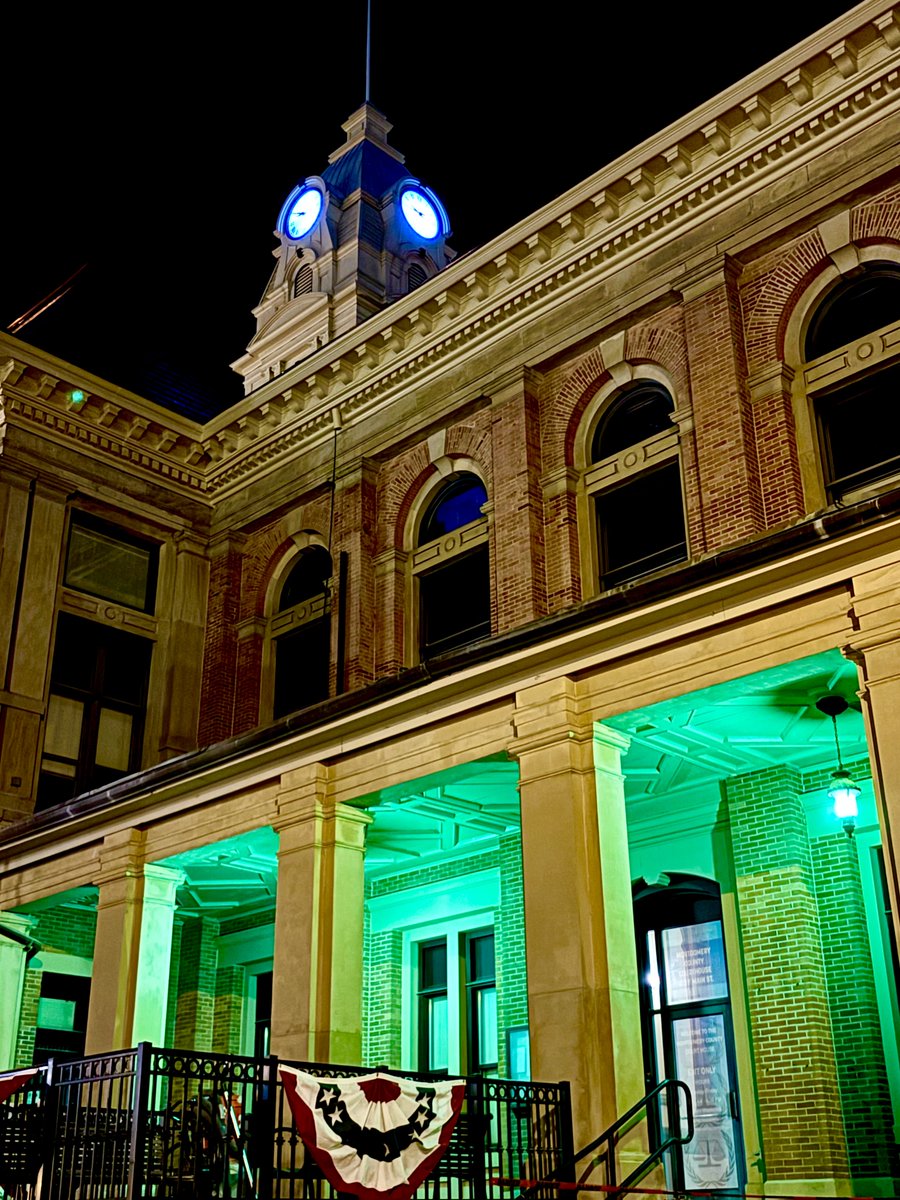 INcounties's tweet photo. This Veteran's Day, AIC joins @NACoTweets and counties across the nation in honoring and celebrating the brave Americans who have served.
Counties are illuminated green today in recognition of #OperationGreenLight, a nationwide initiative to show support for veterans. https://t.co/XTUiZZJktE