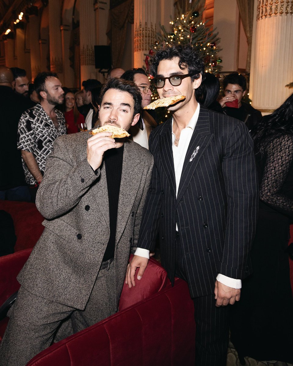 Jonas Brothers tweet media