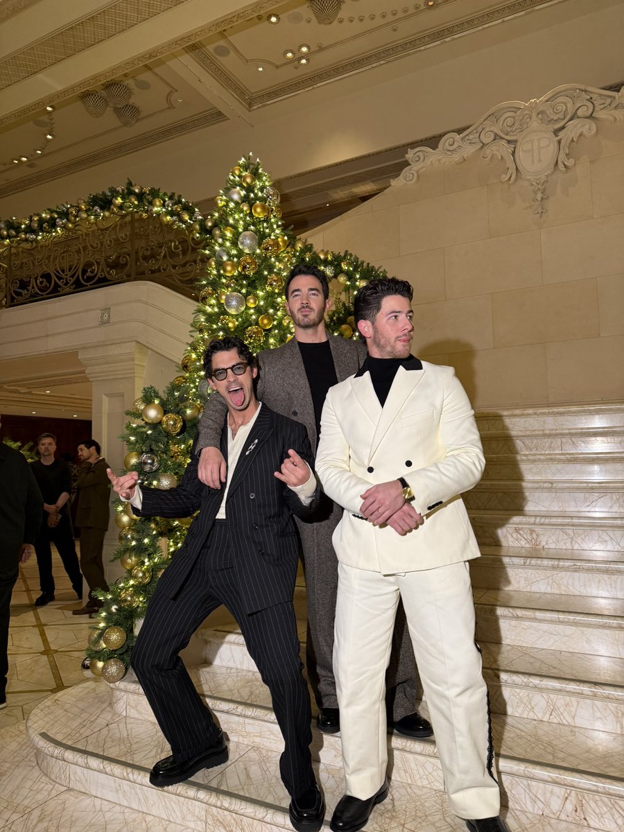 Jonas Brothers tweet media