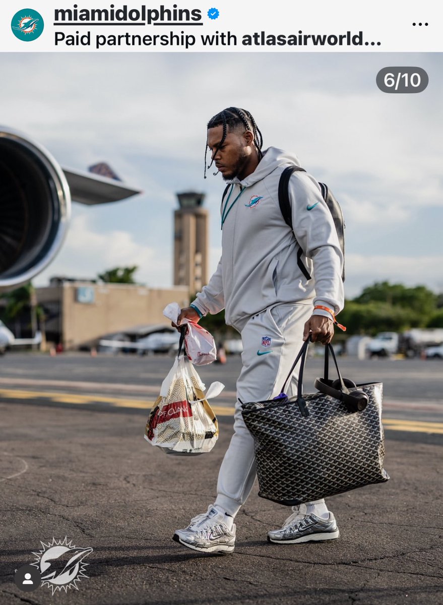 Pretty cool to see Miami Dolphins Wide Receiver Dee Eskridge wearing the “Big E Strong” bracelet on his way to Madrid!!!!

Thank you <a href="/AaronGlassman/">Aaron Glassman</a> for giving it to him!!!!

#PhinsUp