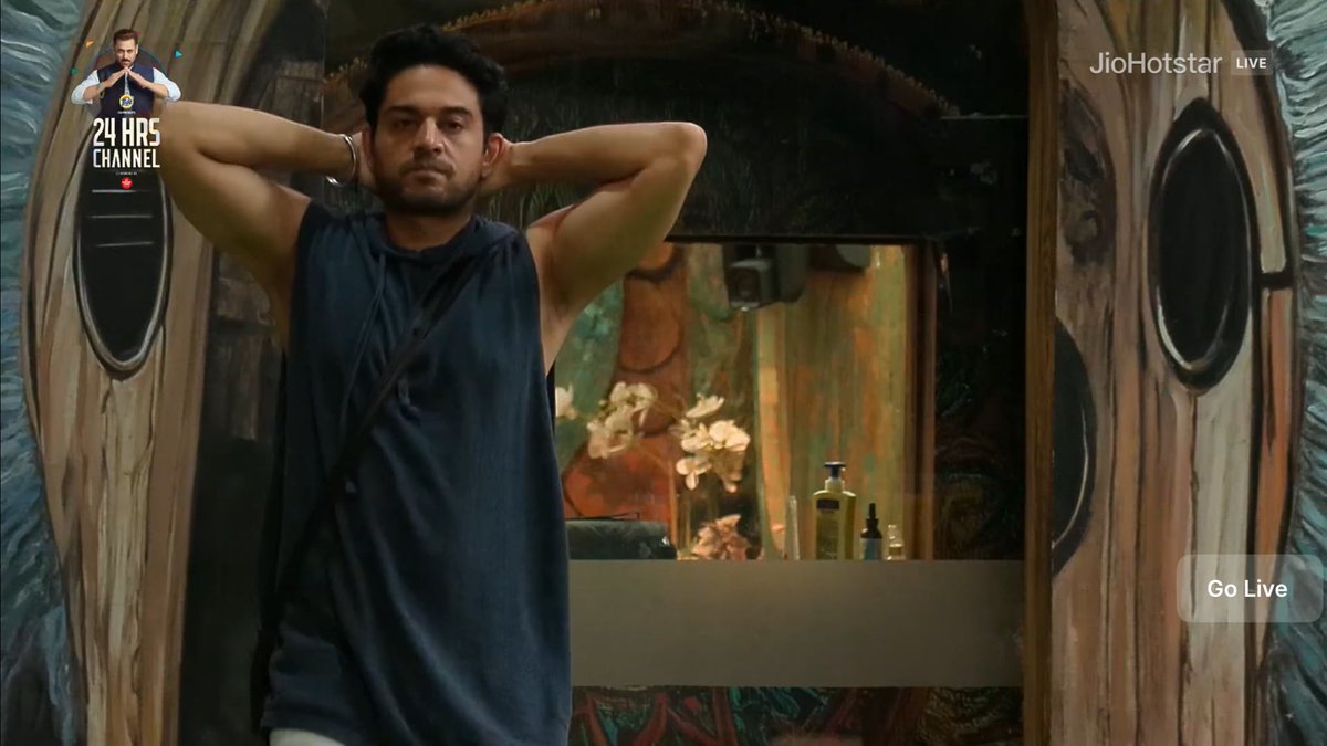 being_urself01's tweet photo. Fek logon ke samne asali dosti ki ek jhalak
#BigBoss19 #GauravKhanaa #MirdulTiwari #mirdul #UnfairElimination #unfair #MridulGang https://t.co/8yFqy77pmN