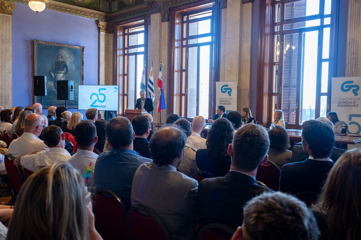 Parlamento del Uruguay tweet media