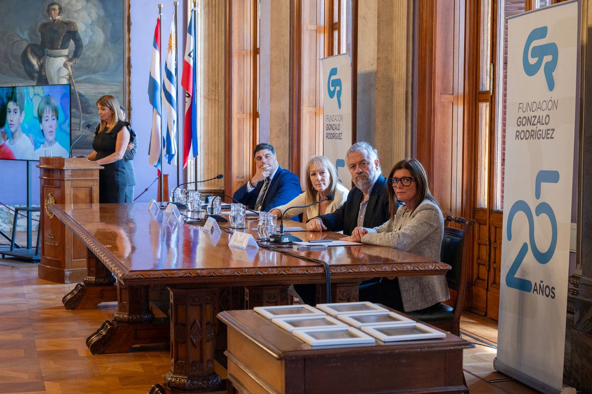 Parlamento del Uruguay tweet media