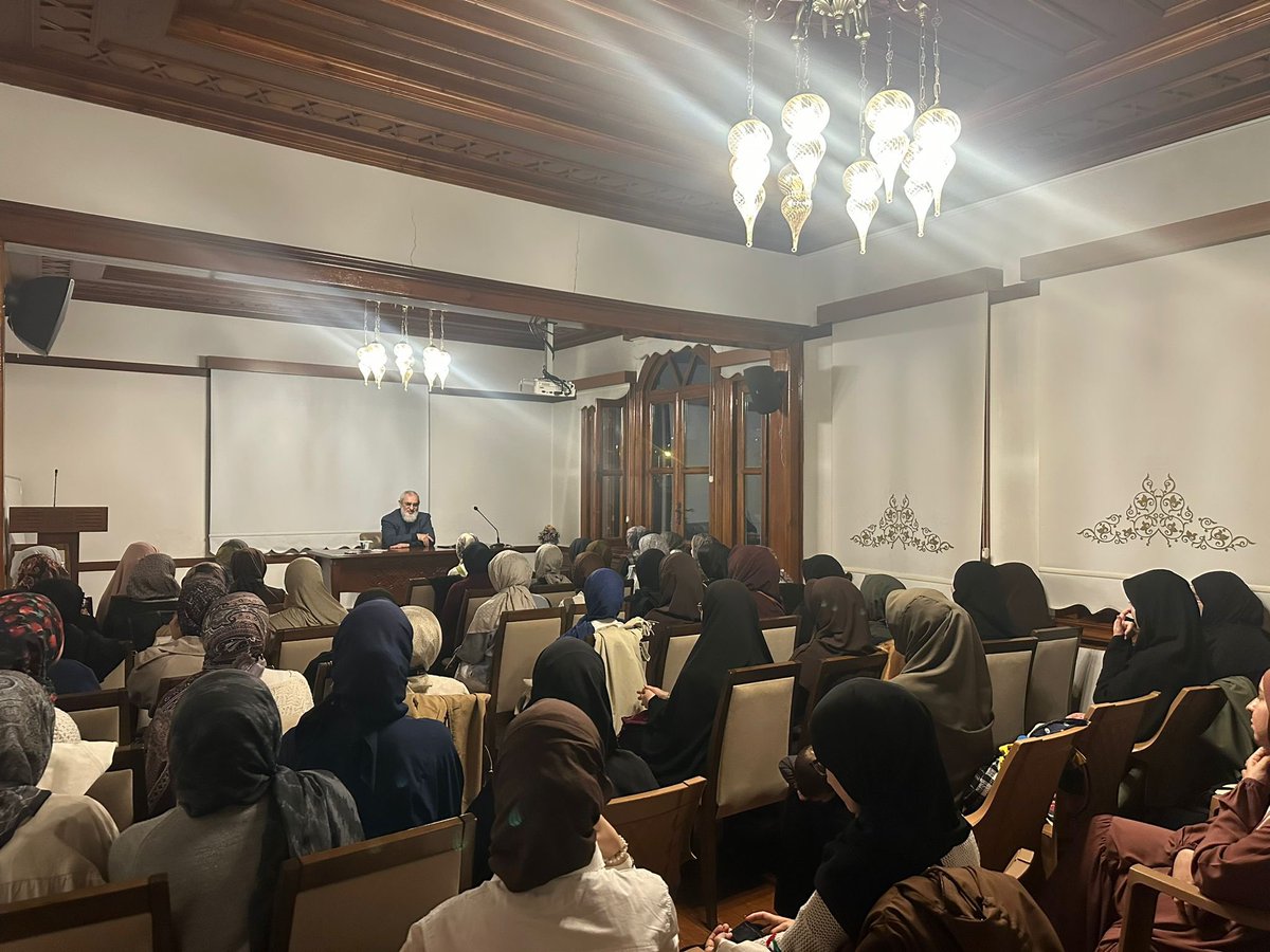 Ankara'da tıp fakültesinde tahsil gören hanım talebelerle  imanlı bir hayata ve ömür planlamasına dair hasbihâl ettik.