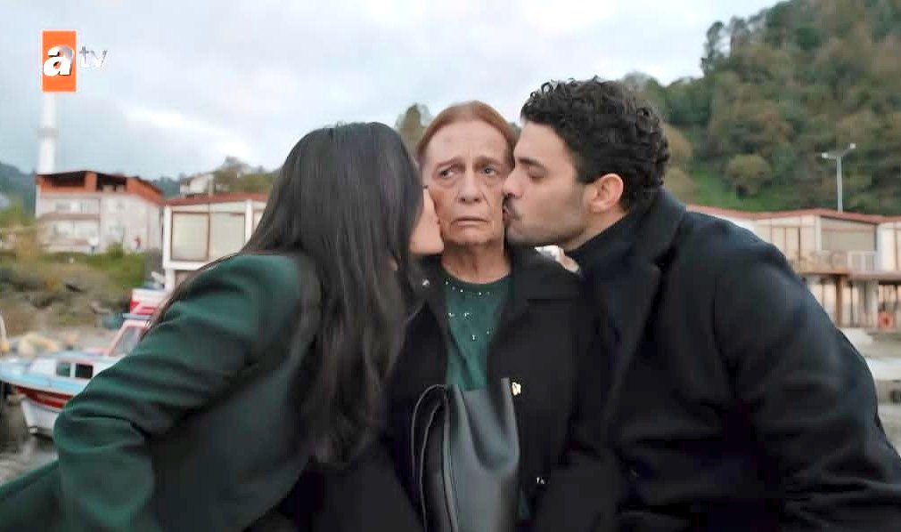 Soso95268870's tweet photo. 🤍🥺🥺🥺
I missed seeing them together, especially the kind-hearted grandmother Asya supporting her son and grandson Azil & Güneş
#GözleriKaradeniz #Günzil #AzAs https://t.co/PEu2nf1gKi