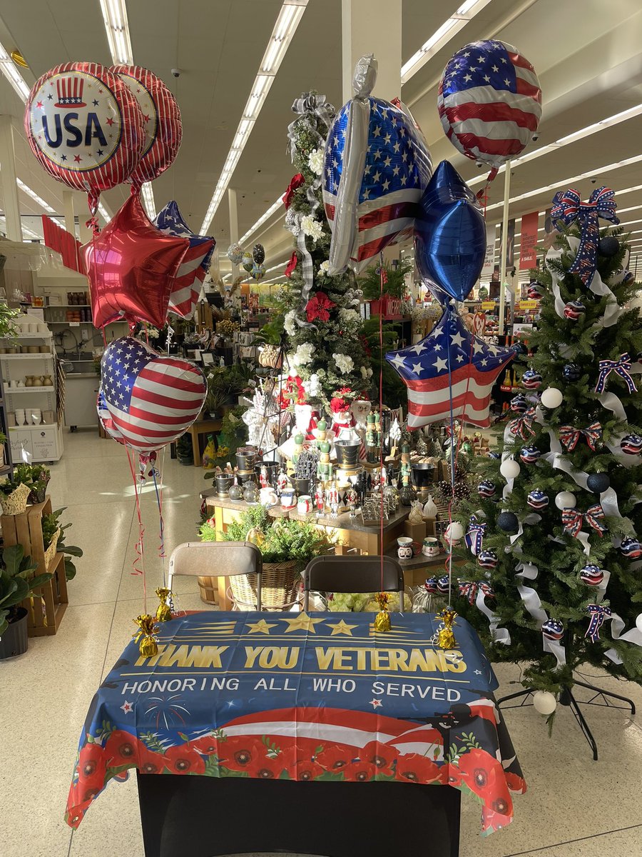 ColonelWaughNSP's tweet image. Thank you @HyVee and the amazing, kind, generous staff and management at the 178th and Q St Omaha location! 

Veterans Day breakfast at HyVee is one of our family traditions! Grateful! 🇺🇸