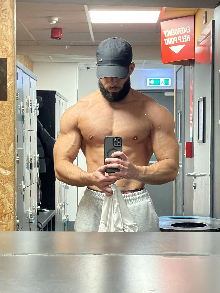 King Leonidas tweet media