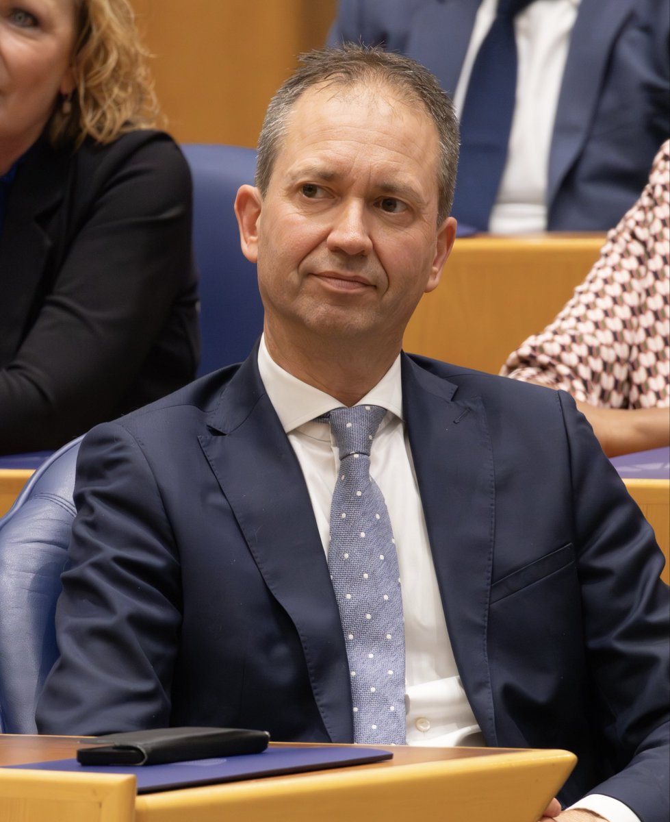 Vandaag nam ik afscheid van de Tweede Kamer. Graag bedank ik iedereen met wie ik in de afgelopen twee jaar heb mogen samenwerken, als Kamerlid en als minister van SZW. Het was een voorrecht om dit werk te mogen doen.
