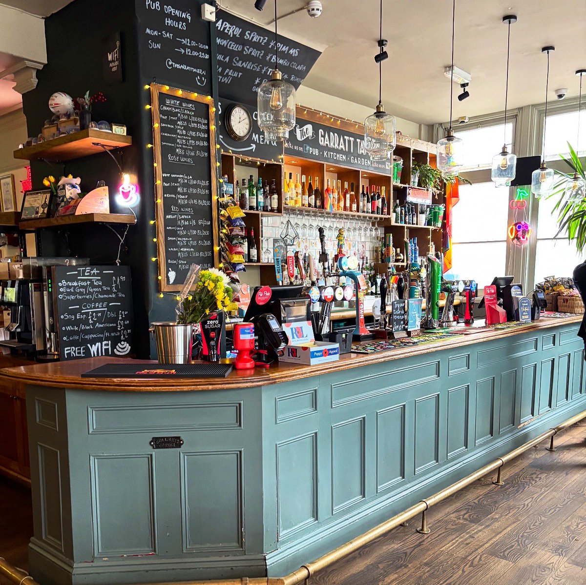 LondonPubMap's tweet photo. The Garratt Tavern
📍89 Garratt Lane, London SW18 4DW
This pub is located opposite the River Wandle at the southern end of Wandsworth Town in southwest London. This pub was built in 1878 by the Wenlock Brewery and originally opened as The Waggon & Horses.
#Wandsworth #pub #sw18 https://t.co/RzTfhJQIi8