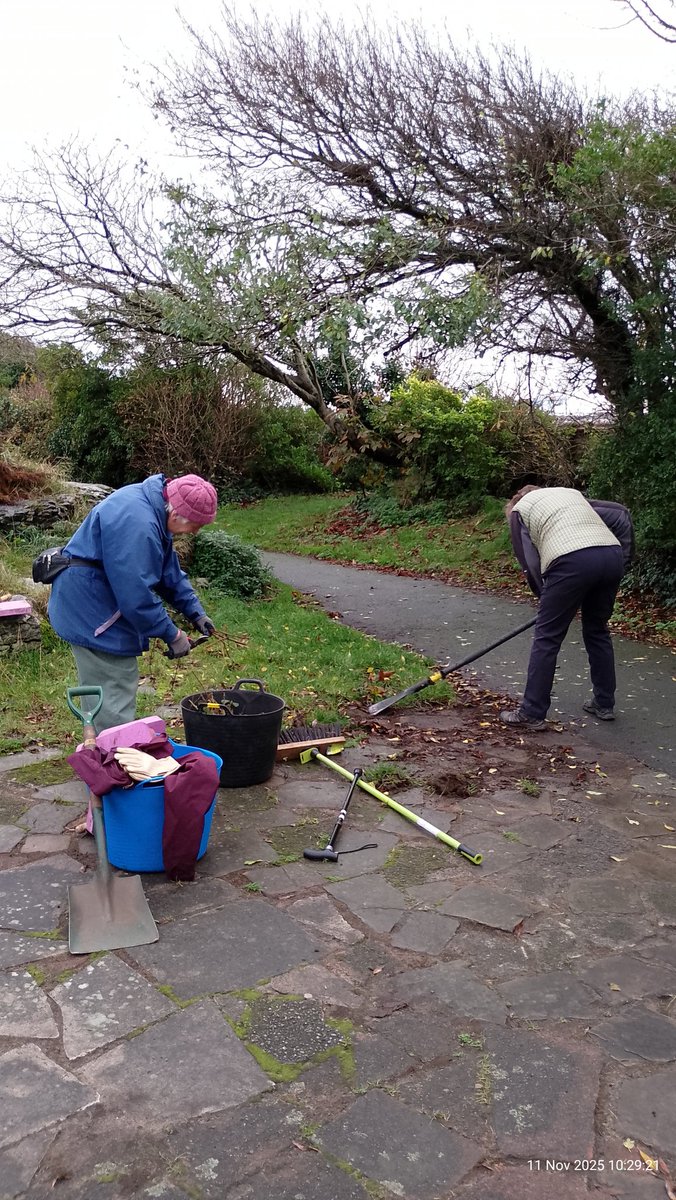 It was touch and go this morning with the weather, but a couple of hardy volunteers came along to help and we did a bit more work down by the rockery. Luckily we managed to avoid the rain!