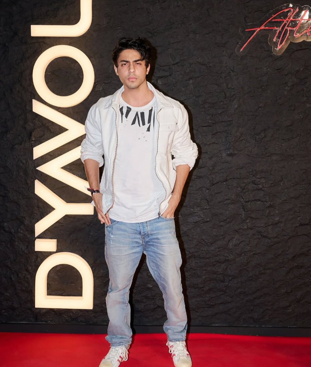 TeamSRKsArmy's tweet photo. Wishing the charming and talented Aryan Khan a very Happy Birthday! 💫
The prince of the King — may you keep making your own magic just like your father, our King SRK! 👑
#HappyBirthdayAryanKhan
#SRKsArmy https://t.co/DMSAN3L5u6