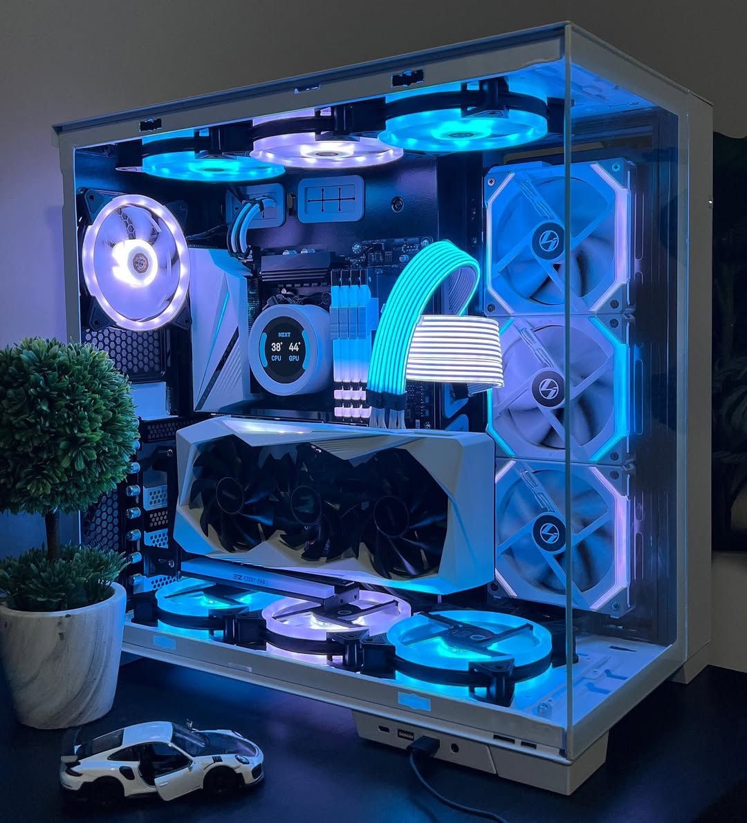 GeILMemory's tweet image. The blue and purple glow is so soothing!
Seeing this setup every day just makes me feel good.

📸 by: @buildswithv

#GeIL #EVOXII #Memory  #memorykit #pcbuild #pcgamer #gamingpc #gamingsetup #pcmods #gamingrig