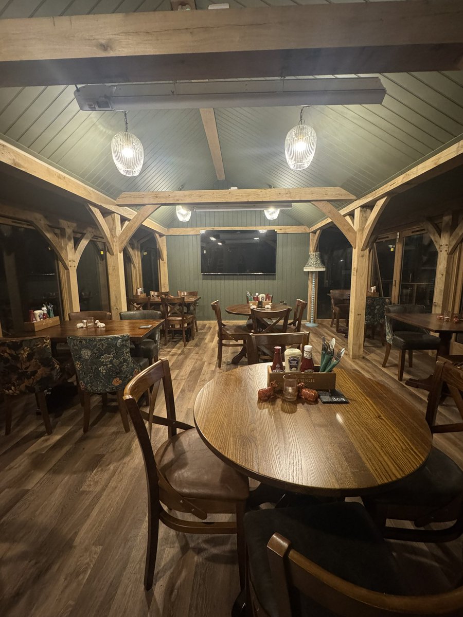 ThatPubChick 🥂 tweet media