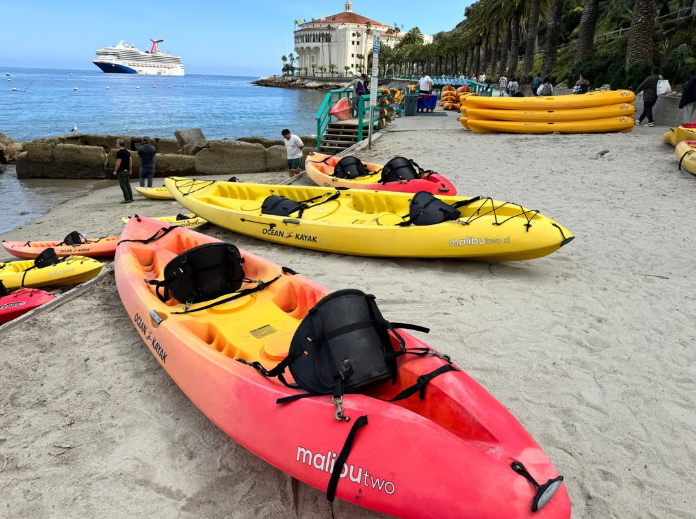 DavidMasso76104's tweet image. Make the most of this weekend&apos;s good weather with a dip in the Pacific! Stop by Descanso Beach Ocean Sports just past the Casino and rent your kayaks, stand up paddleboards, and snorkeling gear! 🛶🤿⁠
⁠
#visitcatalinaisland #DBOS #oceansports