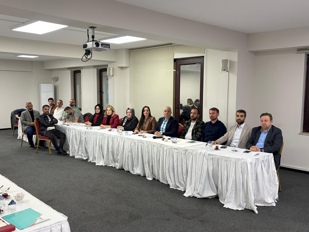 📍 Haftalık Olağan Yönetim Kurulu Toplantımızı, İlçe Başkanımız Fatih Karaismailoğlu başkanlığında ve İl Koordinatörümüz Abdulsamet Aydın’ın katılımlarıyla gerçekleştirdik.

Toplantımızda ilçemiz için yürütülen çalışmalar ve önümüzdeki döneme dair yol haritamız üzerine