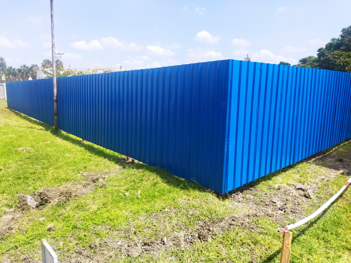 Build_Mold's tweet image. What comes to your mind when you go to a site and find such a serious temporary hoarding ??