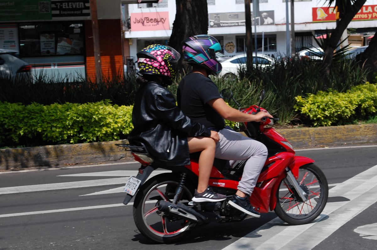 Con esta actualización, más de una cuarta parte de la población del país vive en jurisdicciones donde es obligatorio el uso de cascos salvavidas, recordando que un casco no certificado no ayuda a prevenir muertes o lesiones graves 🤕