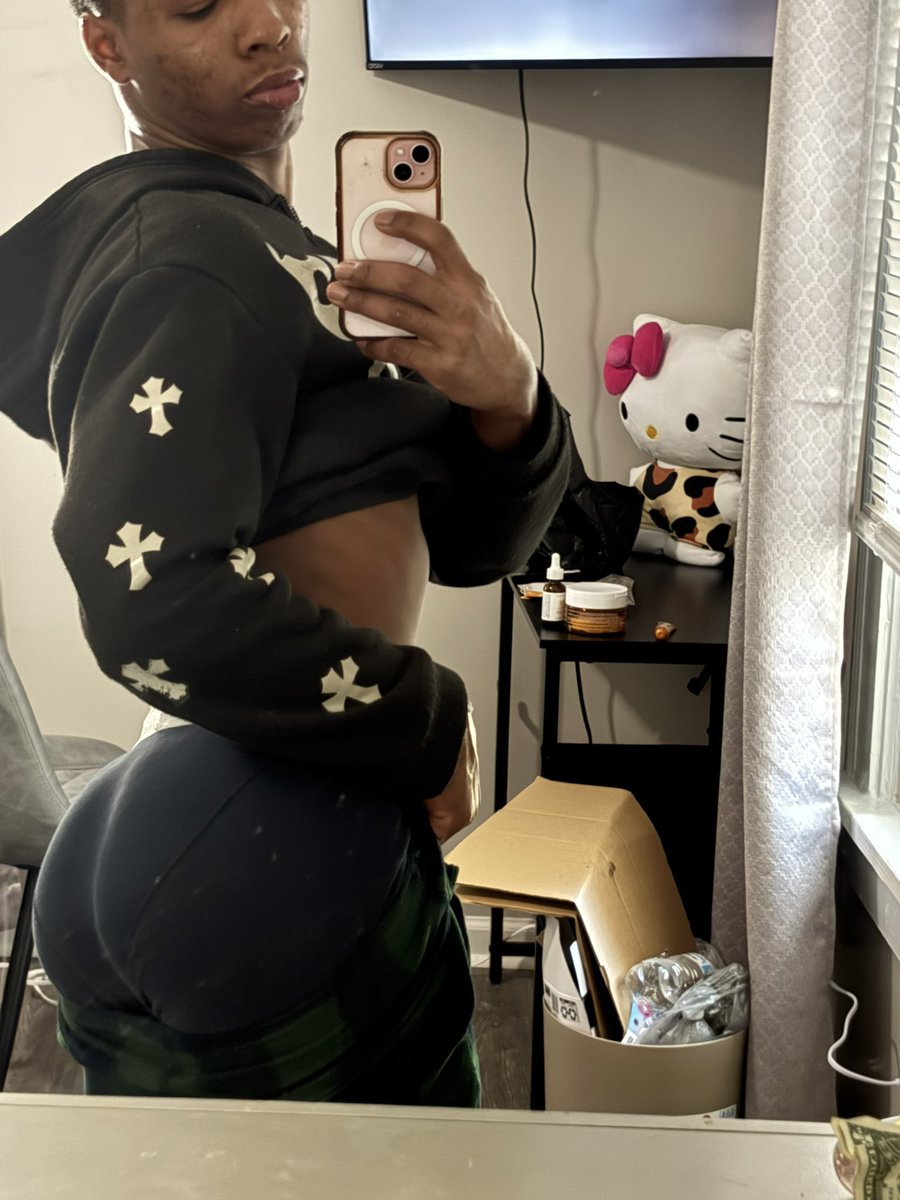 6leeze's tweet photo. put it in his face, make the 🥷 eat the 🎂 https://t.co/tF7VS85iCB