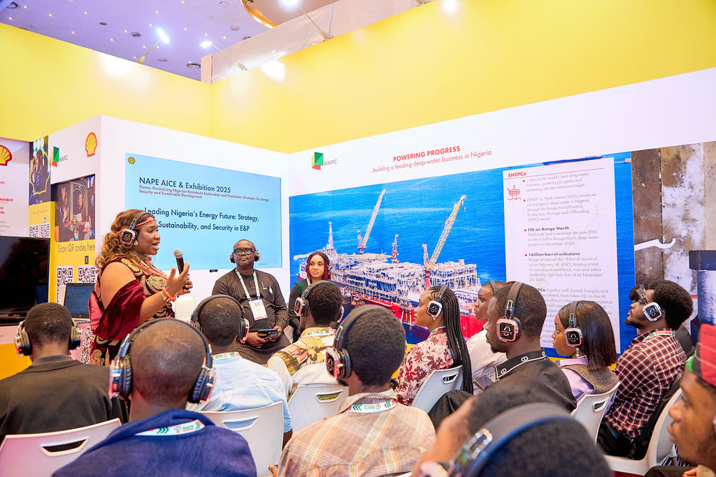 Shell_Nigeria's tweet image. The youth and their inquisitive minds. 
Ask. Learn. Grow. 
It&apos;s an open invitation to you also. Visit the Shell booth.
Come experience for yourself how Shell is powering progress.

#NAPE2025 
#PoweringProgress 
#ImpactingLives 
#ShellBooth