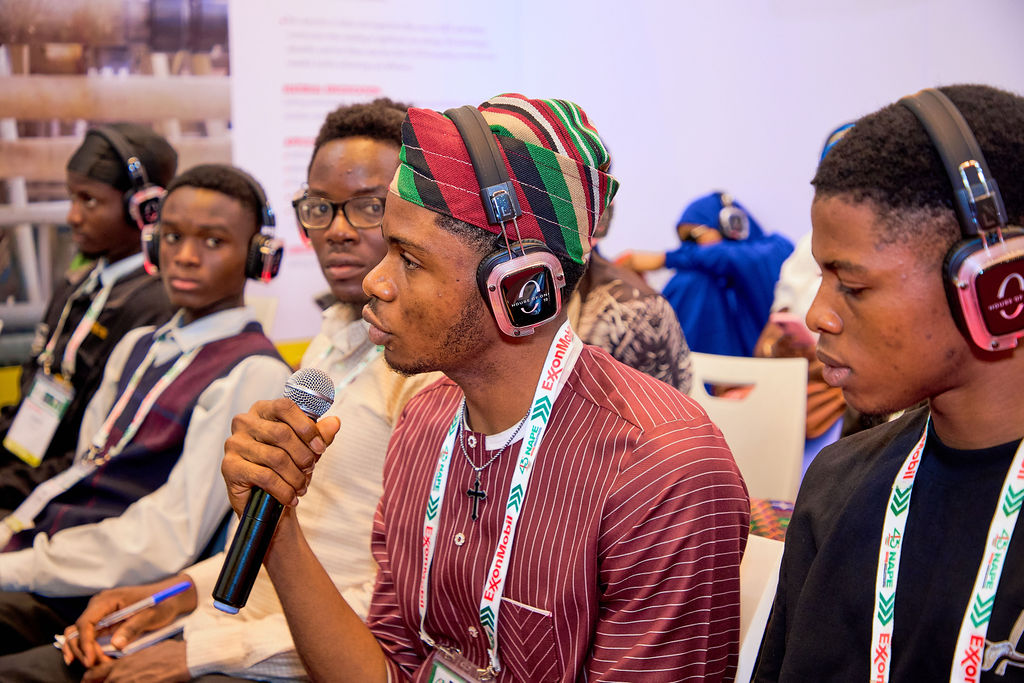 Shell_Nigeria's tweet image. The youth and their inquisitive minds. 
Ask. Learn. Grow. 
It&apos;s an open invitation to you also. Visit the Shell booth.
Come experience for yourself how Shell is powering progress.

#NAPE2025 
#PoweringProgress 
#ImpactingLives 
#ShellBooth