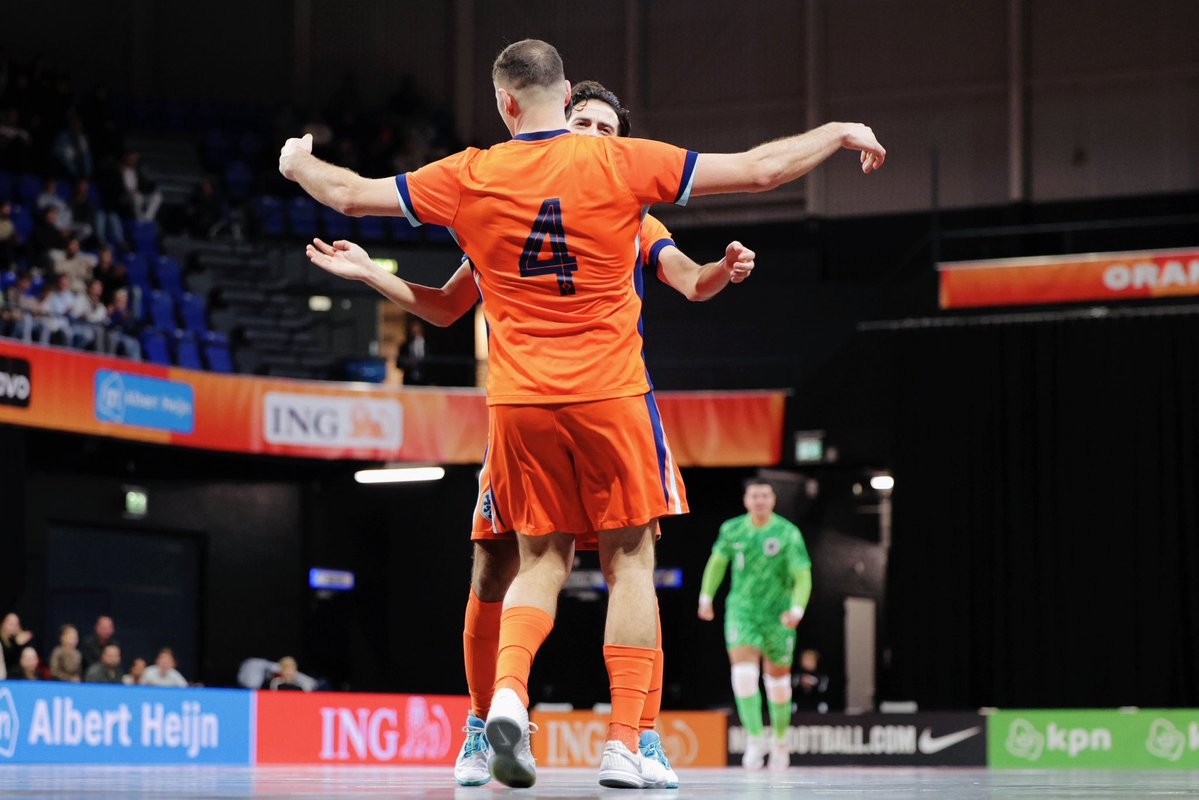 OranjeFutsal's tweet image. 2️⃣ goals direct na rust! 🥵

#NEDDUI #OranjeFutsal