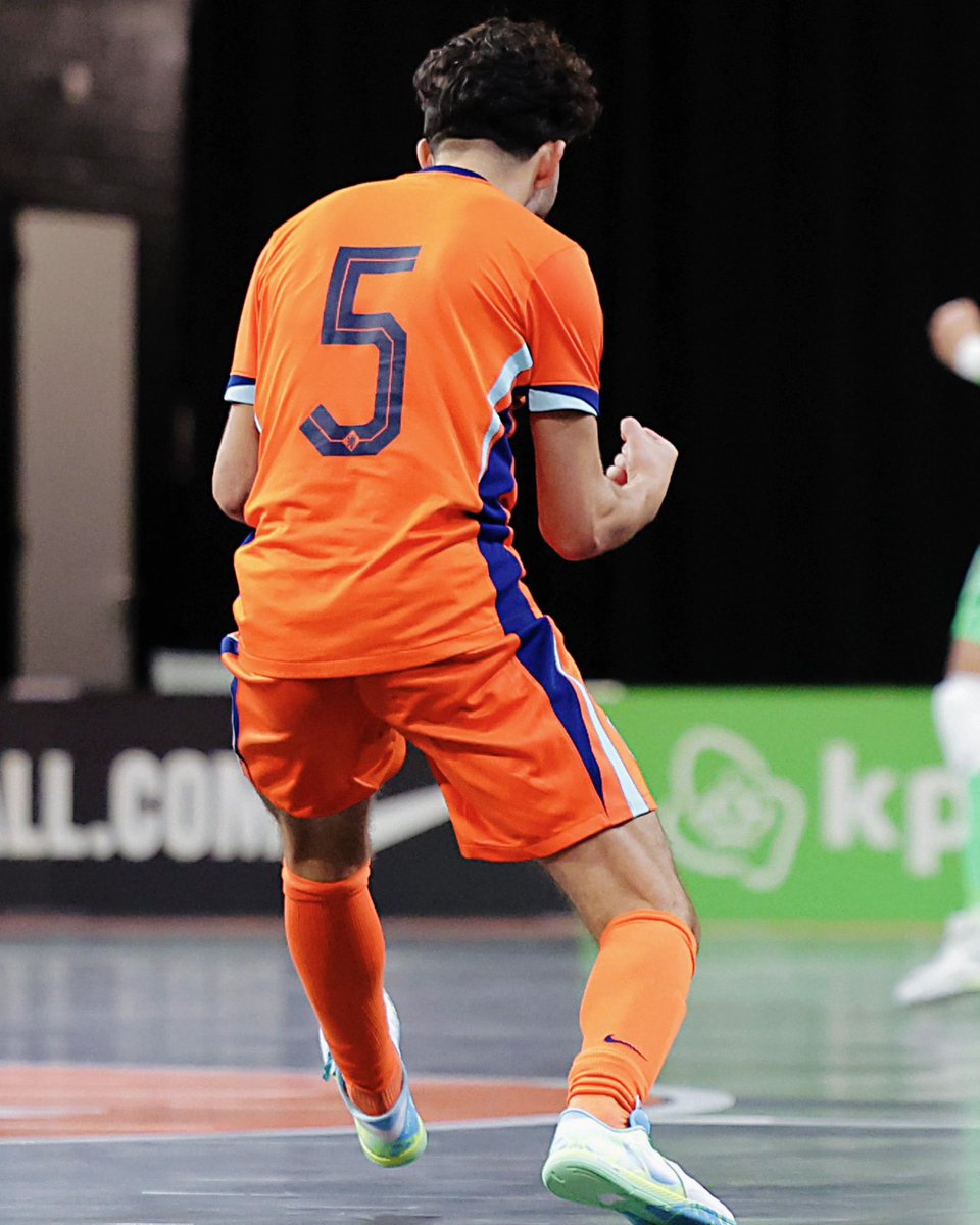 OranjeFutsal's tweet image. 2️⃣ goals direct na rust! 🥵

#NEDDUI #OranjeFutsal