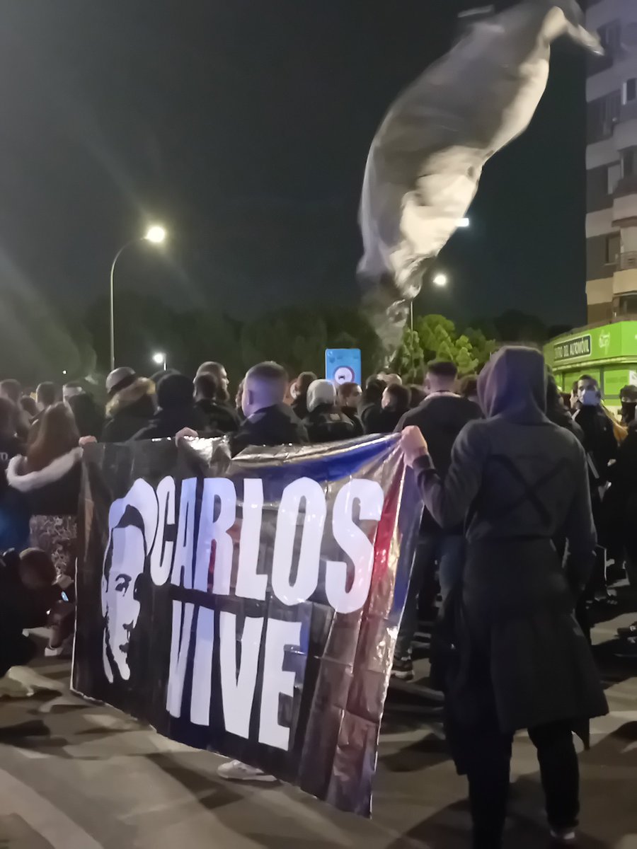 18 años sin ti.
18 años contigo.

Carlos vive, la lucha sigue.