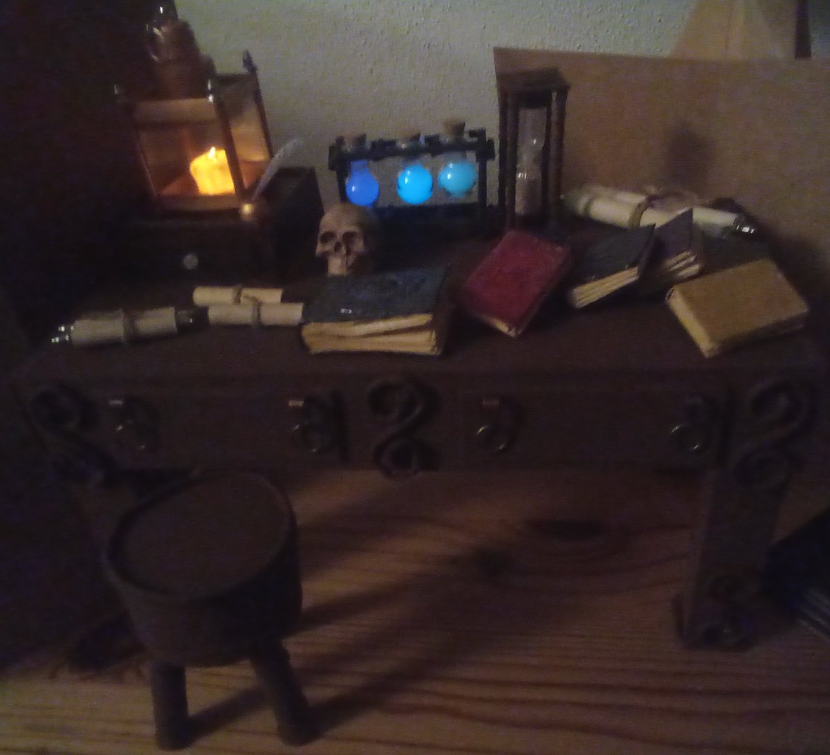 Hi my arty family Thought I would share a sneaky peek at what my #handmade wizard's table might look like when I put it in the wizards lab diorama ( will add better pictures soon ) .  #TuesdayFeeling
