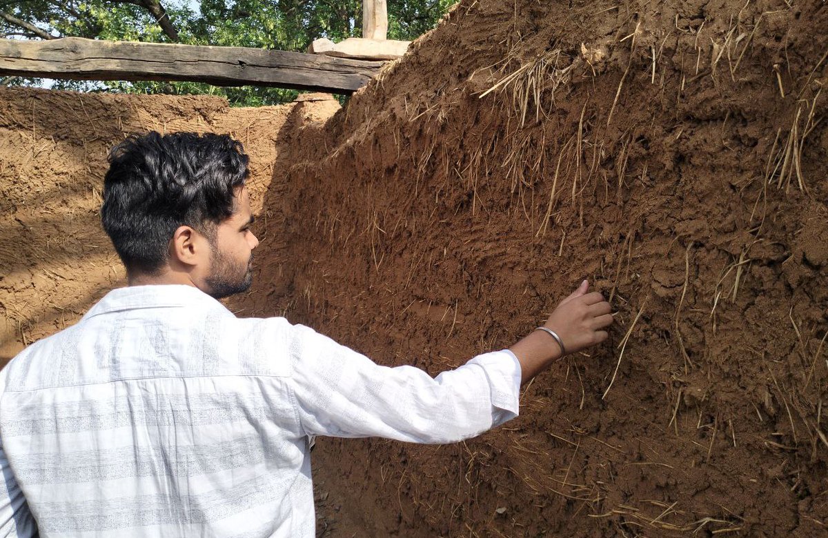 abhay__130's tweet photo. Spent weeks in Chhattisgarh learning how people build with earth, not against it.
Every wall had a story — of heat, rain, and hands that remember.
Architecture isn’t just design. It’s memory shaped in mud.
#Chhattisgarh #Architectural_engineer https://t.co/X8f9Jypfab