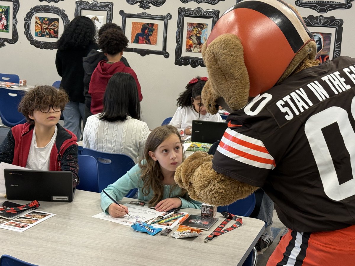 🏈 A huge thank you to the Cleveland Browns, Chomps, and Shelby Harris for visiting our students today as part of the Stay in the Game! Attendance Network initiative! We appreciate your continued commitment to our students and community! #StayInTheGame <a href="/Browns/">Cleveland Browns</a> <a href="/BrooklynSchools/">Brooklyn Schools</a>