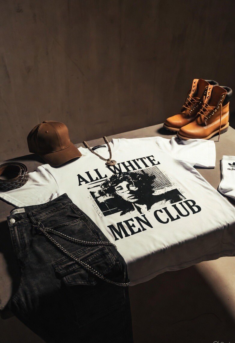 runnova_em's tweet image. Struttin&apos; through the city like the sidewalk&apos;s my runway. 🛣️✨ #StreetStyleVibes