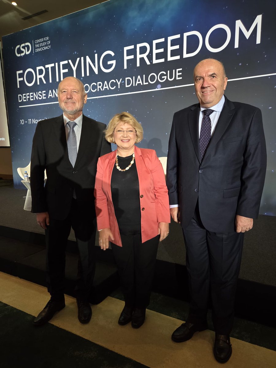 Such a pleasure to be reunited with two former ministers wth whom we have advanced our common 🇷🇴🇧🇬 agenda on Black Sea security&amp; defence. Frm DefenceMin #TodorTagarev &amp; frm ForeignMin #NikolaiMilkov, currently 🇧🇬amb to NATO.
Thks <a href="/CSDBuildBridges/">Center for the Study of Democracy</a> 4 this opp.
<a href="/DanNeculaescu/">Dan Neculaescu</a>