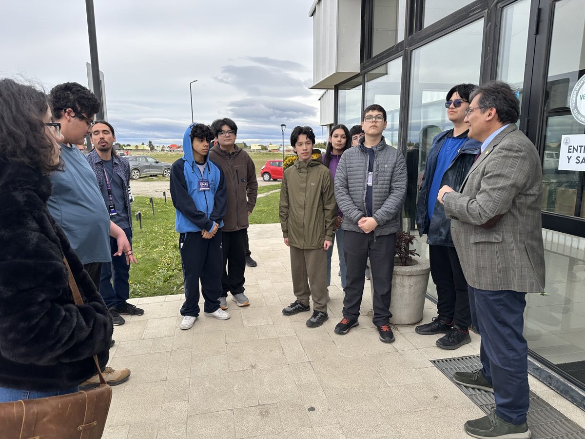 Estudiantes secundarios descubren su vocación en el Programa Pre-Ingenería UMAG, iniciativa que busca acercar a jóvenes a las diversas áreas de la ingeniería a través de actividades prácticas que despiertan su interés por las ciencias y la tecnología tinyurl.com/38kybers