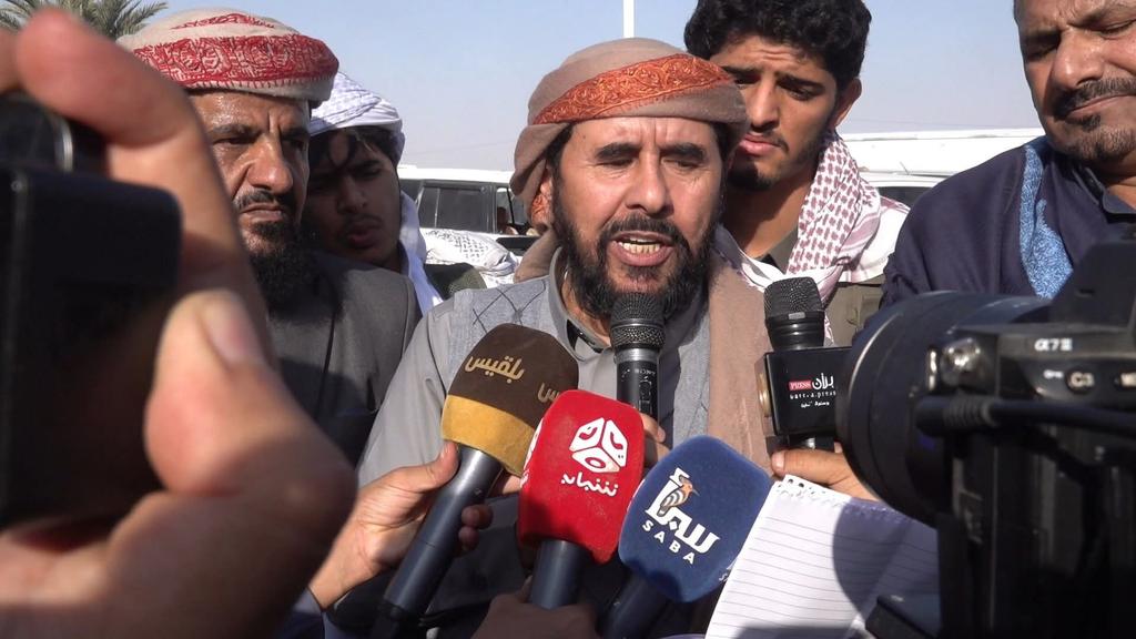 رئيس المكتب التنفيذي للإصلاح_مأرب الشيخ مبخوت بن عبود الشريف نحن مع الجرحى وإلى جانبهم حتى تحقيق مطالبهم المشروعة والعادلة ولا يمكن التهاون في ذلك. 

كما ندعو الجهات المعنية بتلبية مطالب المعتصمين وسرعة التجاوب مع الحالات الطارئة التي تستدعي علاجها من جرحى الجيش