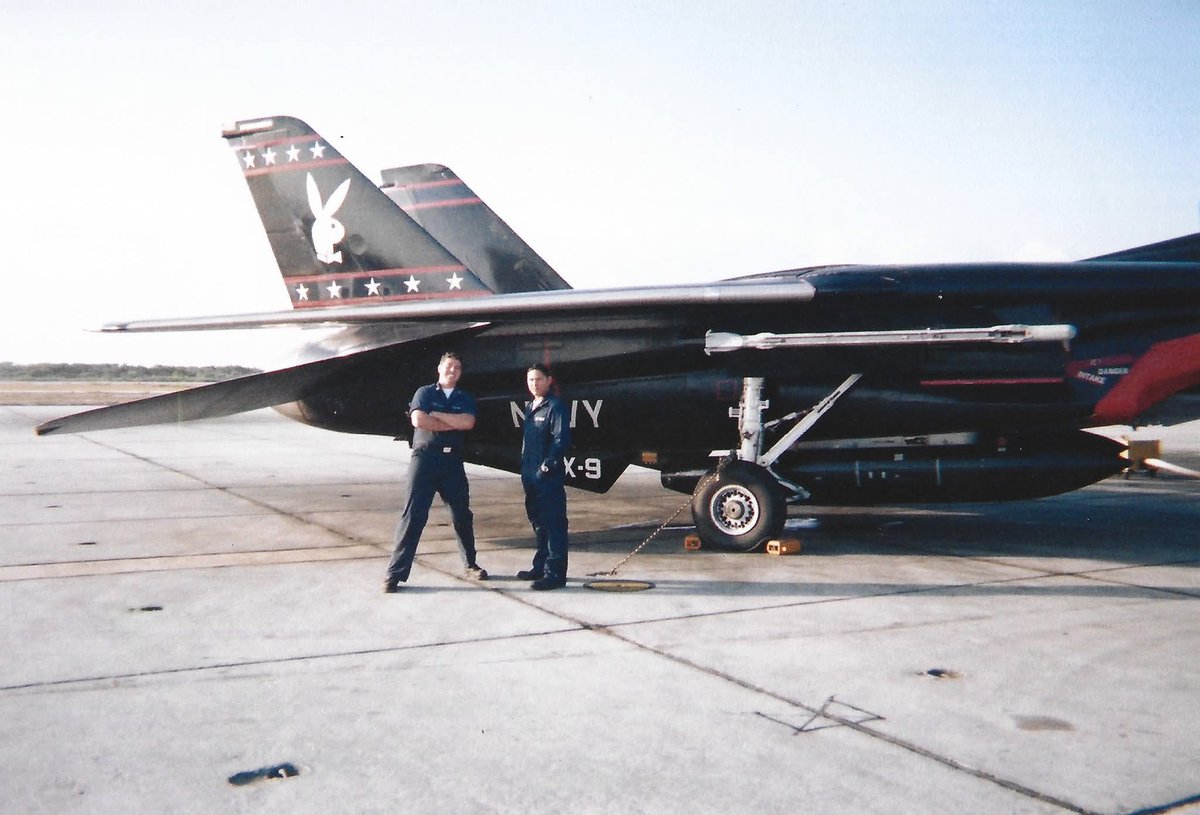 Happy Veteran's Day 
To all my fellow Vet's, I love you! Too everyone else, I love you too!
#VeteransDay 😂😂😂💚💚💚🤙🤙🤙