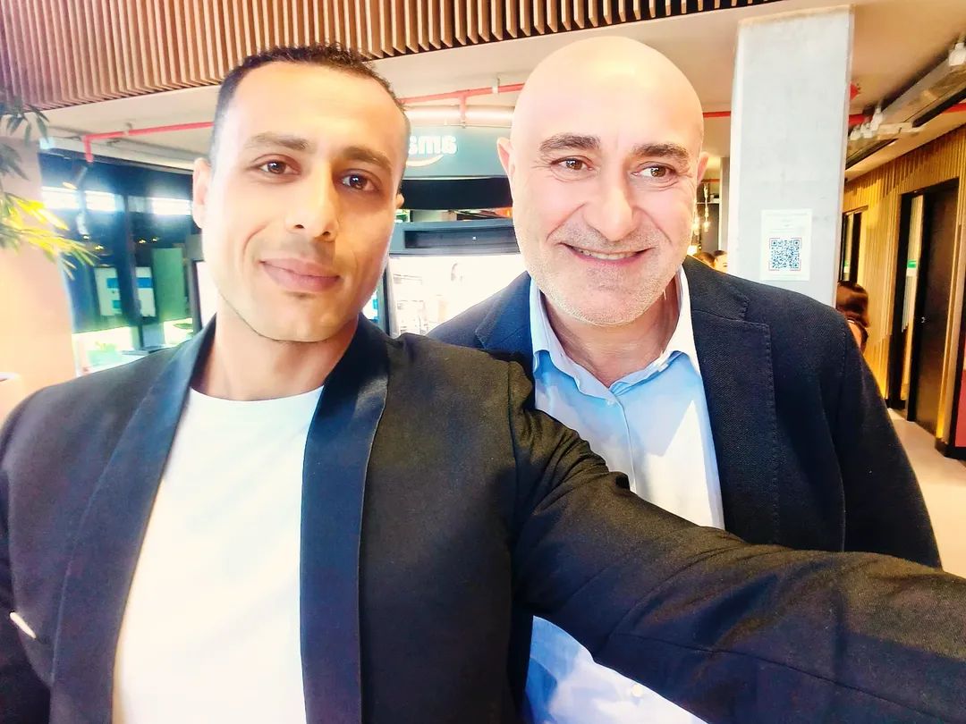 amrogabriels's tweet photo. Truly motivating to exchange ideas with the founder of https://t.co/chC6GuD0Fd (the largest e-commerce retailer in the Middle East), and current Vice President of Amazon MENA, Ronaldo Mouchawar, a visionary in shaping how we do business online. 🌏
#www.amrotech.co.za
#Amrotech https://t.co/bAgowfoQLr